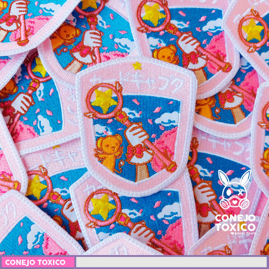 Parche Bordado Sakura Card Captor Club anime kawaii . Medidas 8.5 cm x 8.5 cm. Necesita coserse a la prenda.